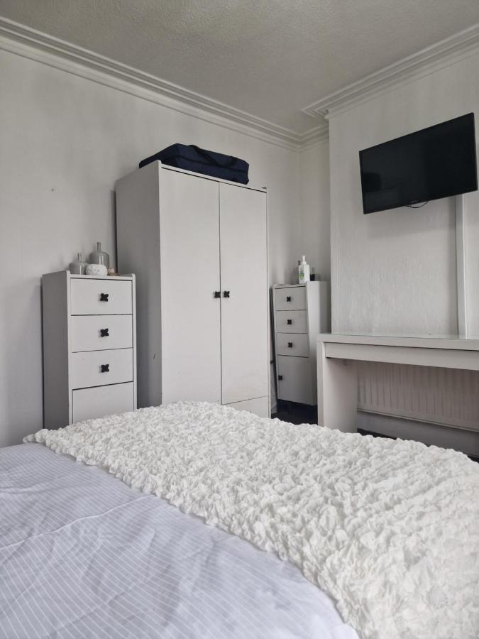 Double Rooms, Free Continental Breakfast, Pics And Full Address Sent After Booking, 2 Miles To City Centre 贝尔法斯特 外观 照片