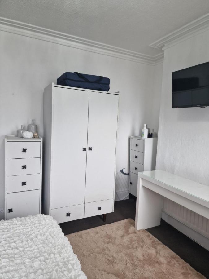 Double Rooms, Free Continental Breakfast, Pics And Full Address Sent After Booking, 2 Miles To City Centre 贝尔法斯特 外观 照片